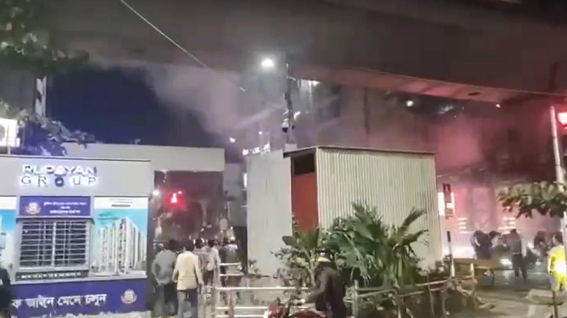 রাজধানীর বাংলামোটরে এনসিপির কার্যালয়ের সামনে ককটেল বিস্ফোরণ