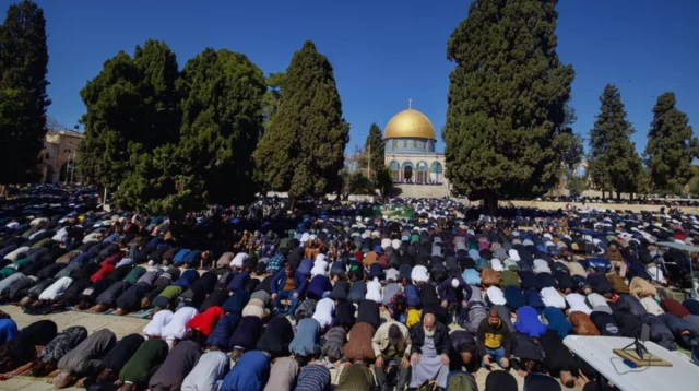 অবশেষে মুসল্লিদের জন্যে খুলে দেয়া হয়েছে পবিত্র আল-আকসা মসজিদ